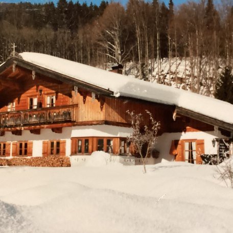 Hausansicht im Winter, © im-web.de/ Regionalentwicklung Oberland Kommunalunternehmen