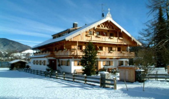 Haus im Winter, © im-web.de/ Tourist-Information Bad Wiessee