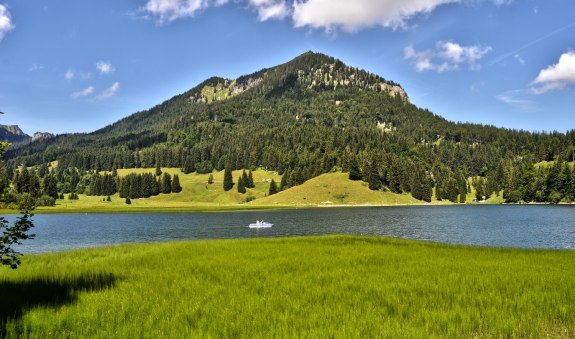 Spitzingsee mit Blick auf die Brecherspitze, © Alpenregion Tegernsee Schliersee