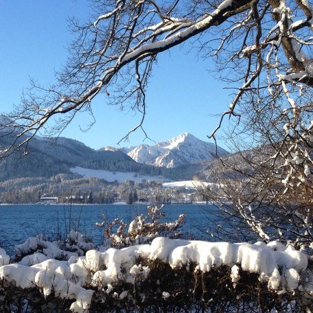 Aussicht vom Wohnzimmer Winter (linkes Fenster), © im-web.de/ Tourist Information Tegernsee