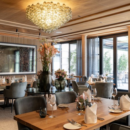 Unser Kaminrestaurant mit großer Sonnenterrasse, © Parkhotel Egerner Höfe - Ortwin Klipp