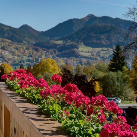 Ferienwohnung Haus Mittelbach in sonniger und ruhiger Lage mit Ausblick zum Tegernsee und die umliegenden Berge, © GERLIND SCHIELE PHOTOGRAPHY TEGERNSEE