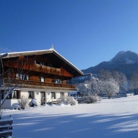 Das Haus mit dem Hausberg Breitenstein, © im-web.de/ Touristinformation Fischbachau