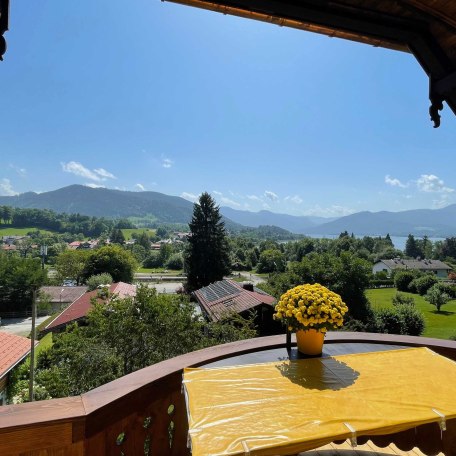 Südbalkon mit Blick auf See und Tal, © im-web.de/ Tourist-Information Gmund am Tegernsee