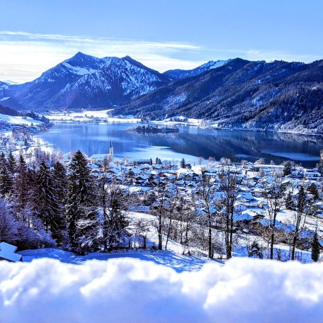 Der verschneite Schliersee, © im-web.de/ Gäste-Information Schliersee in der vitalwelt schliersee