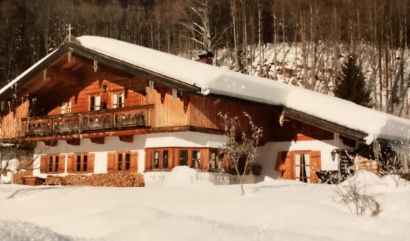 Hausansicht im Winter, © im-web.de/ Regionalentwicklung Oberland Kommunalunternehmen