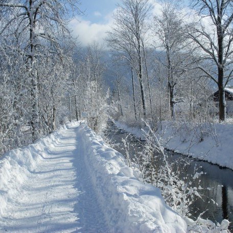 Rottach-Damm - kilometerlanger Spazierweg direkt vor der Haustür, © im-web.de/ Tourist Information Tegernsee