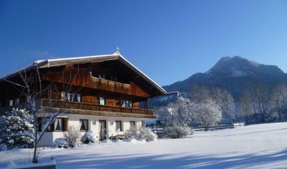 Das Haus mit dem Hausberg Breitenstein, © im-web.de/ Touristinformation Fischbachau