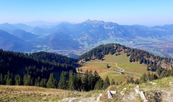 Seekar - Blick zur Lenggrieser Hütte und Brauneck, © AKimpfbeck