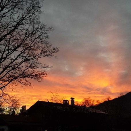 Sonnenaufgang in der Gasse, © im-web.de/ Tourist-Information Gmund am Tegernsee