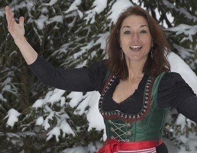 dirndl-tief-im-schnee-3_3