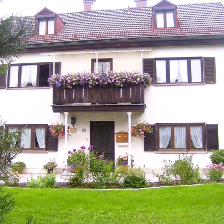 Außenansicht Haus, © im-web.de/ Gäste-Information Schliersee in der vitalwelt schliersee