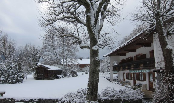 winterlicher Garten 1, © im-web.de/ Tourist-Information Rottach-Egern